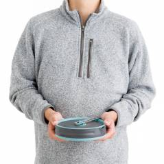 modelo con olla plegable compacta colapsada